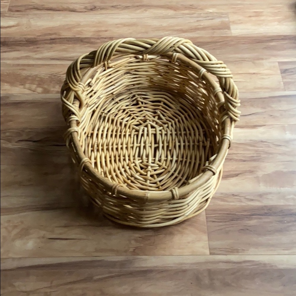 Oval shape wicker basket with handle - Picture 3 of 5
